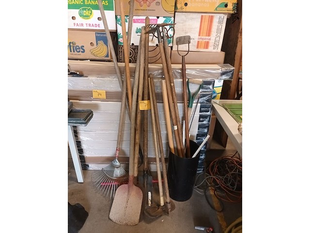 Lot 75 - tuingereedschap. 13 stuks - afbeelding 1 van  3