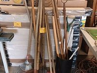 Lot 75 - tuingereedschap. 13 stuks - afbeelding 1 van  3