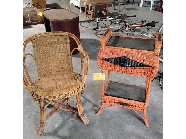 Lot 75 - vintage hoge rieten naaimand '50 - collectorsitem en rieten - afbeelding 1 van  5