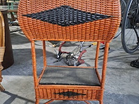 Lot 75 - vintage hoge rieten naaimand '50 - collectorsitem en rieten - afbeelding 4 van  5