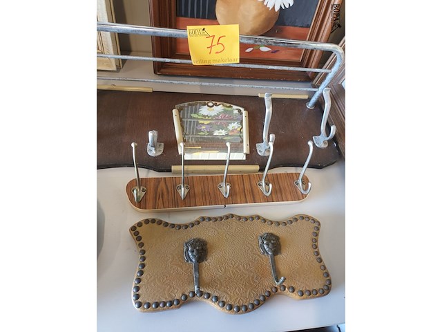 Lot 75 - vintage muur kapstokken. 3 stuks - afbeelding 1 van  4