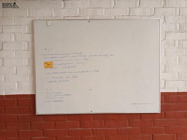 Lot 751 - whiteboard - afbeelding 1 van  1