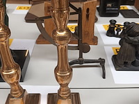 Lot 752 - koppel antieke kandelaars in koper - afbeelding 3 van  3