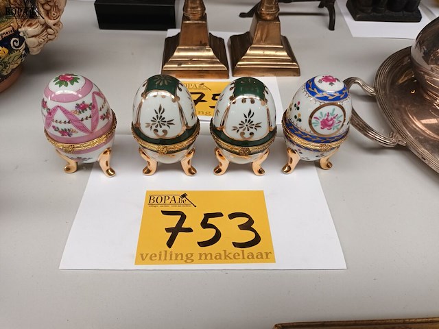 Lot 753 - porseleinen sierei. 4 stuks - afbeelding 1 van  4