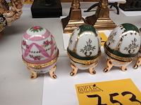 Lot 753 - porseleinen sierei. 4 stuks - afbeelding 2 van  4