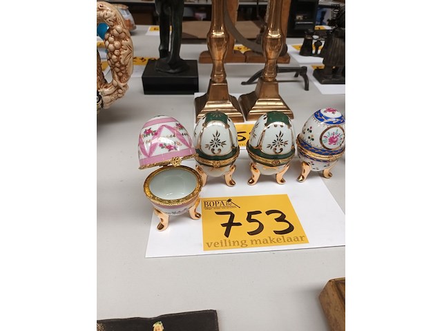Lot 753 - porseleinen sierei. 4 stuks - afbeelding 4 van  4