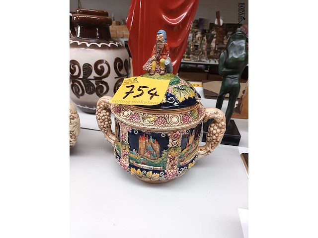 Lot 754 - duitse kabouterpot. 2 stuks - afbeelding 2 van  4