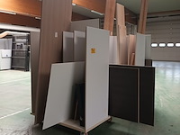 Lot 755 - transportkar met inhoud. 3 stuks - afbeelding 3 van  3