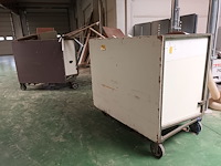 Lot 757 - transportkar met inhoud. 2 stuks - afbeelding 1 van  3