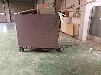 Lot 757 - transportkar met inhoud. 2 stuks - afbeelding 3 van  3