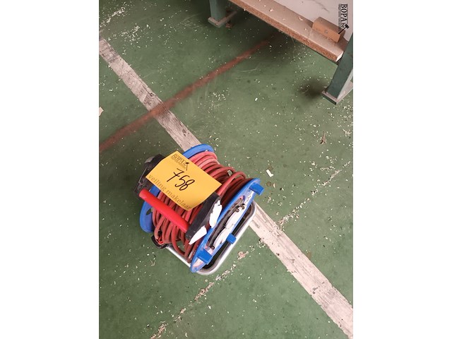Lot 758 - verlengkabel op haspel - afbeelding 1 van  3
