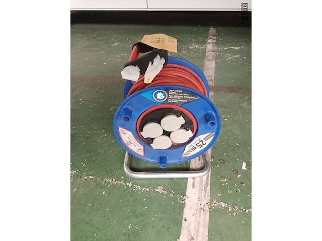 Lot 758 - verlengkabel op haspel - afbeelding 2 van  3