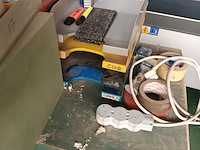 Lot 759 - werkbank met inhoud - afbeelding 4 van  4