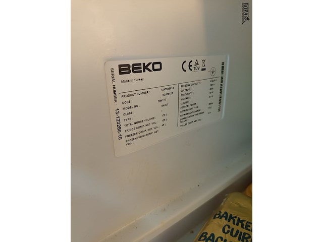 Lot 76 - beko koel/vriescombinatie met inhoud - afbeelding 4 van  4