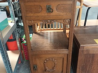 Lot 76 - bijzetkastje - afbeelding 1 van  4