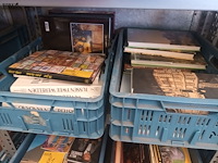 Lot 76 - boeken. 2 bakken - afbeelding 1 van  3