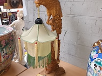 Lot 76 - chinese lampedair met adelaar - afbeelding 1 van  4