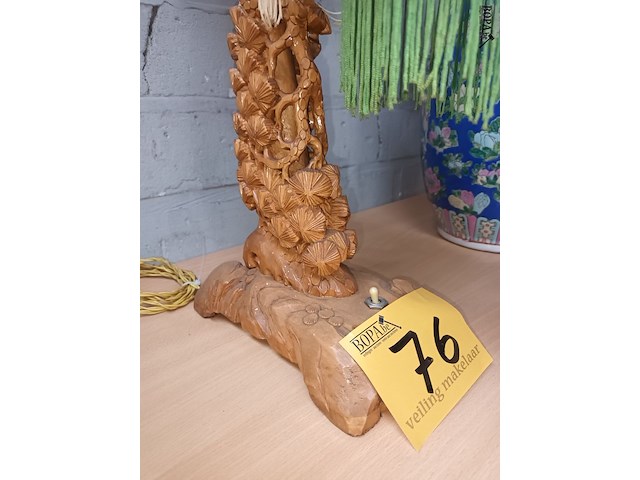 Lot 76 - chinese lampedair met adelaar - afbeelding 3 van  4