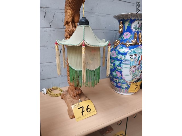 Lot 76 - chinese lampedair met adelaar - afbeelding 4 van  4