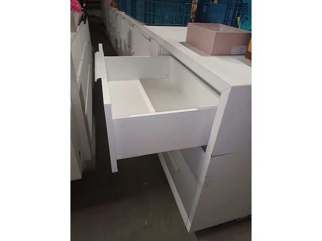 Lot 76 - dubbelzijdige ladekast - afbeelding 3 van  4