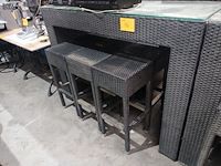 Lot 76 - hoge tafel met krukken - afbeelding 1 van  3