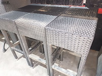 Lot 76 - hoge tafel met krukken - afbeelding 2 van  3