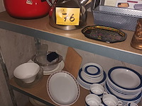 Lot 76 - keukengerei en huisraad. inhoud rek - afbeelding 4 van  4