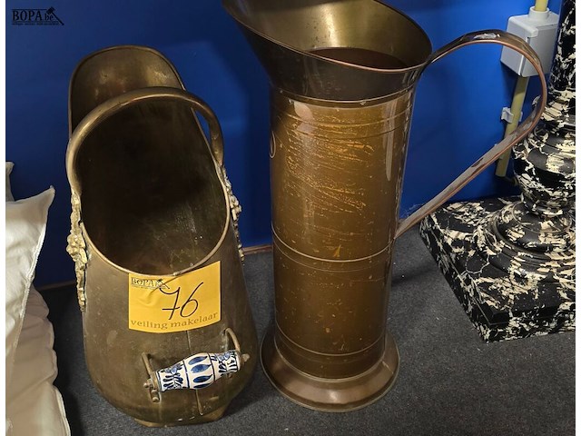 Lot 76 - koperen koolkitten 2 stuks - afbeelding 1 van  3