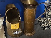 Lot 76 - koperen koolkitten 2 stuks - afbeelding 1 van  3