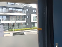 Lot 76 - lamellen gordijn luxaflex. 2 stuks - afbeelding 1 van  4