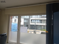 Lot 76 - lamellen gordijn luxaflex. 2 stuks - afbeelding 2 van  4