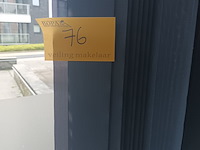 Lot 76 - lamellen gordijn luxaflex. 2 stuks - afbeelding 4 van  4