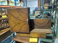Lot 76 - lot houten meubelkastjes en tafel - afbeelding 2 van  5