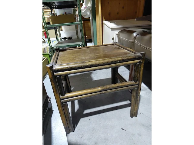 Lot 76 - lot houten meubelkastjes en tafel - afbeelding 5 van  5