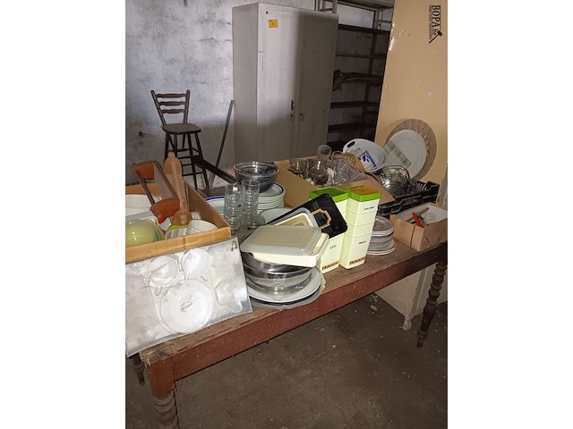 Lot 76 - lot keukenmateriaal - afbeelding 1 van  7