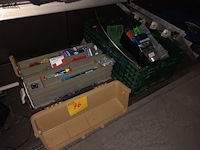 Lot 76 - lot vissersmateriaal - afbeelding 1 van  8