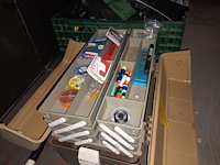 Lot 76 - lot vissersmateriaal - afbeelding 2 van  8