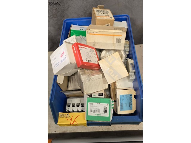 Lot 76 - lot zekeringen - afbeelding 1 van  4