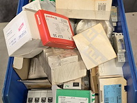 Lot 76 - lot zekeringen - afbeelding 1 van  4