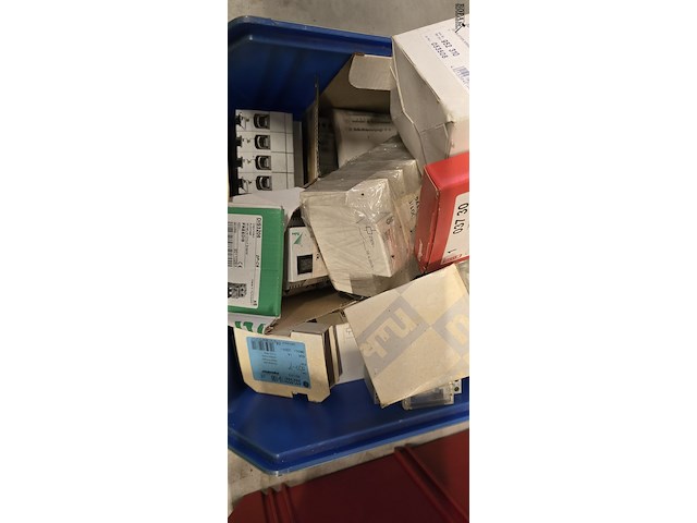 Lot 76 - lot zekeringen - afbeelding 2 van  4