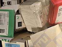 Lot 76 - lot zekeringen - afbeelding 2 van  4