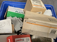 Lot 76 - lot zekeringen - afbeelding 3 van  4