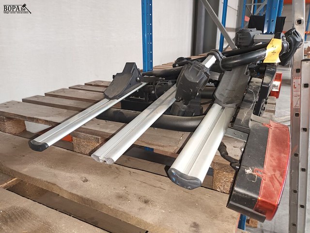 Lot 76 - menabo fietsendrager - afbeelding 2 van  2