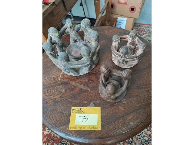 Lot 76 - mexicaanse vriendenkring kaarsenhouder in steen - 3 stuks - afbeelding 1 van  3
