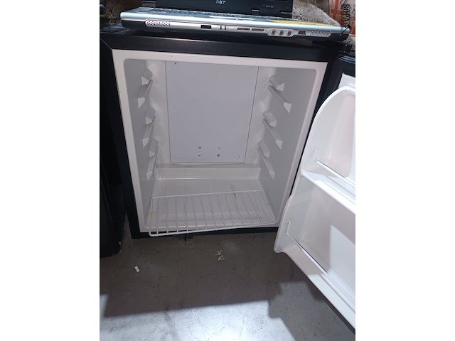 Lot 76 - minibar maxxhome - afbeelding 2 van  3