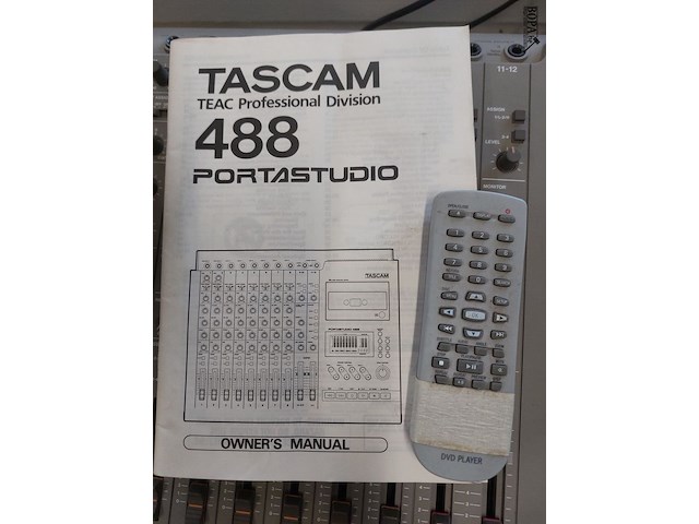 Lot 76 - mixer teac tascam 488 portastudio - afbeelding 2 van  4