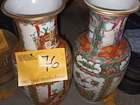 Lot 76 - oosterse vazen. 2 stuks - afbeelding 1 van  4