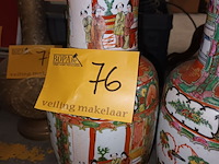Lot 76 - oosterse vazen. 2 stuks - afbeelding 3 van  4