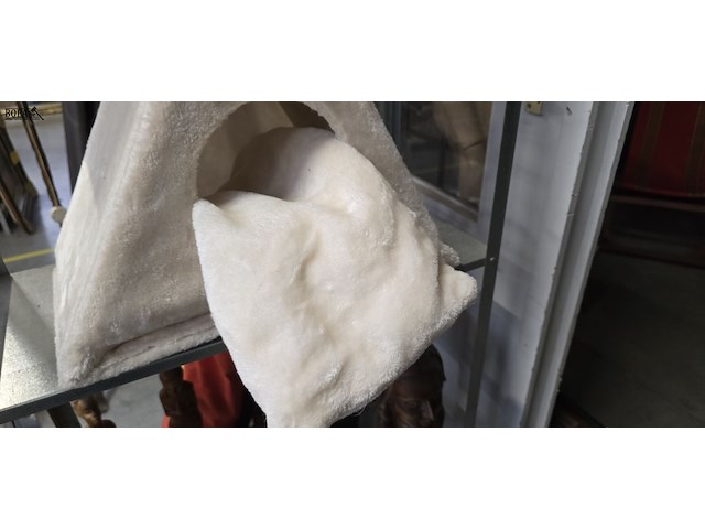 Lot 76 - opvouwbaar poezenhuisje met dekentje - afbeelding 3 van  4