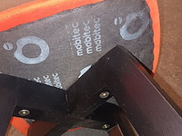 Lot 76 - oranje barstoel mobitec. 10 stuks - afbeelding 3 van  3